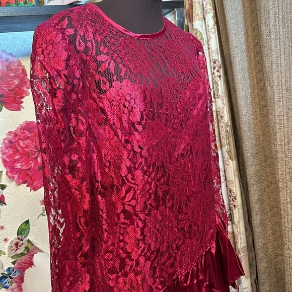Vintage unbranded luxurious red satin and lace long sleeve maxi gown. Size 18W. - Picture 1 of 17